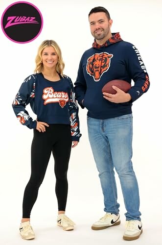 Dos personas con ropa de Chicago Bears de Zubaz